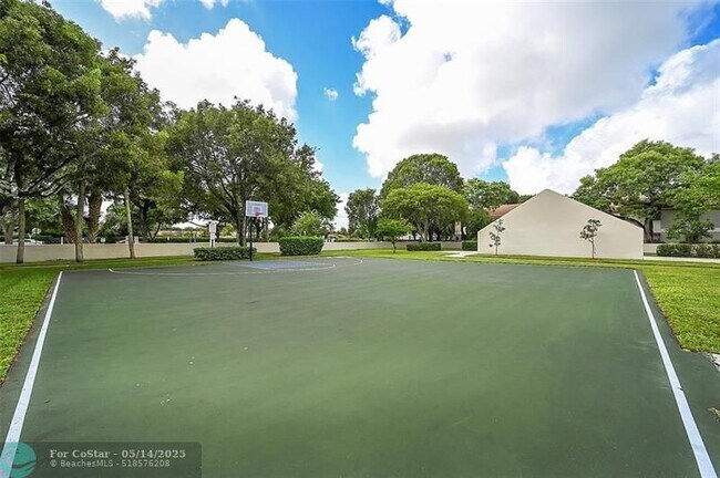 Building Photo - 111 Gardens Dr
