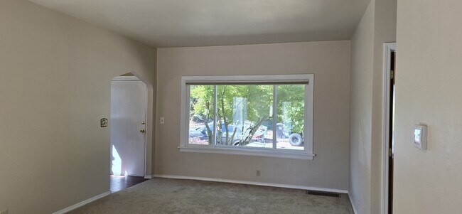Building Photo - 2806 18th Ave S