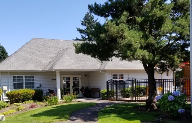 Building Photo - 10660 SW Davies Rd
