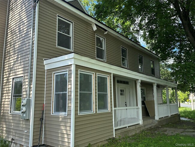 Building Photo - 1445 Burlingham Rd