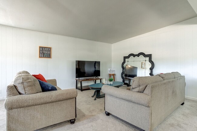 Building Photo - Chic 3 Bedroom in Caprock