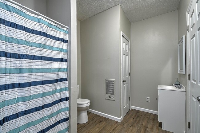 Building Photo - 635 S McKee St