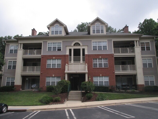 Primary Photo - Gorgeous 2 Bedroom Condo in Timberbrook!