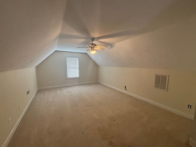 Building Photo - 3 Bed 2 Bath Home on Greenville Loop