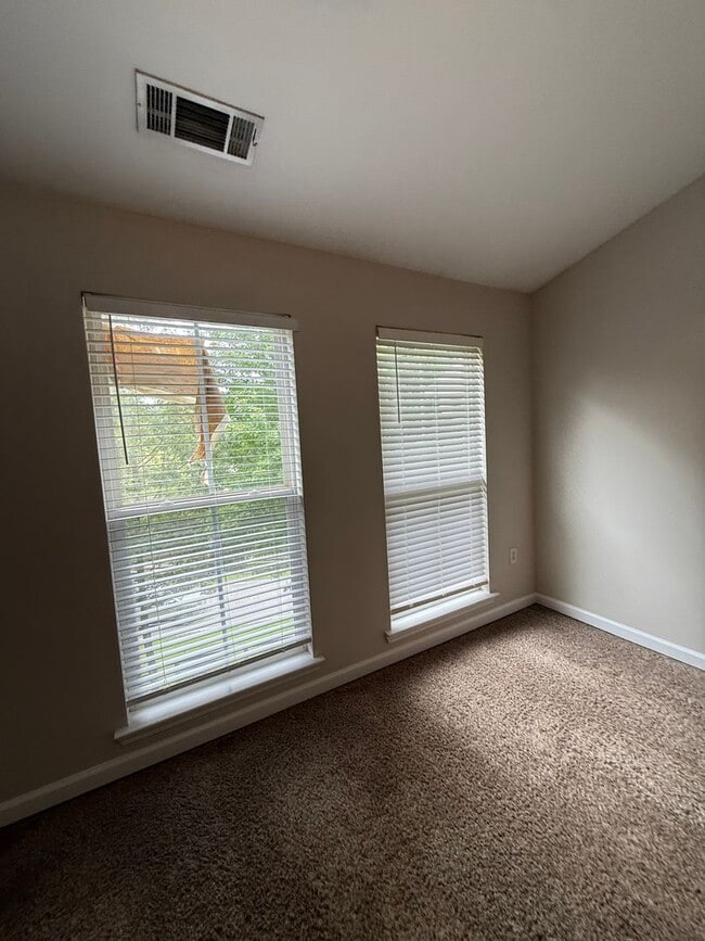 Building Photo - 15-1527 Kisling