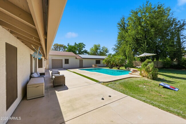 Building Photo - 10432 W Avalon Dr