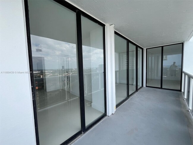 Building Photo - 20505 E Country Club Dr