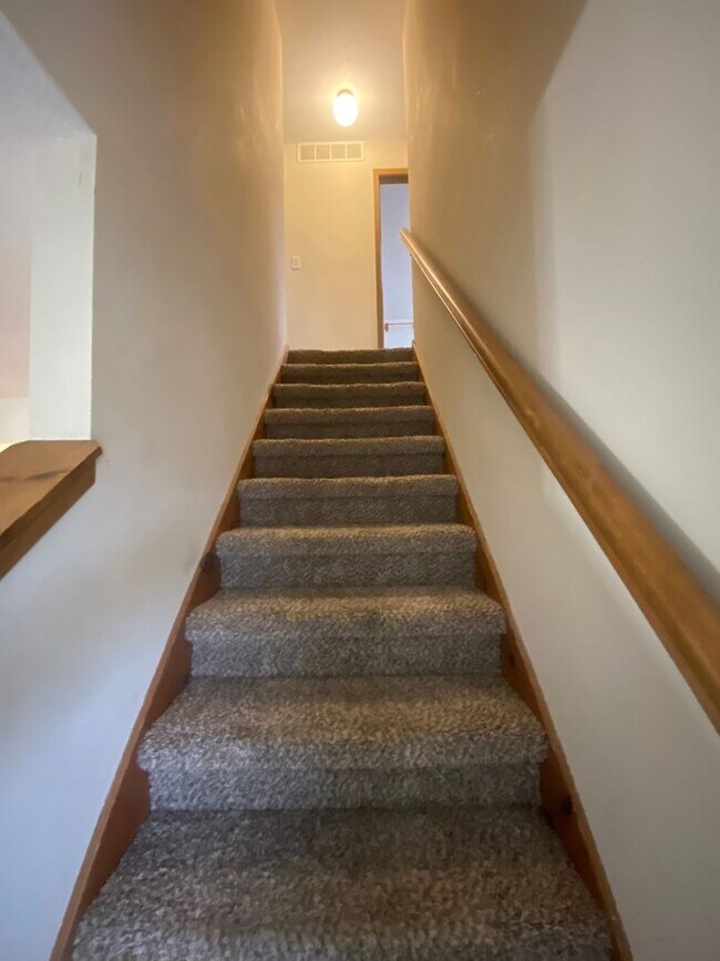 Building Photo - Sunflower 2604-2606