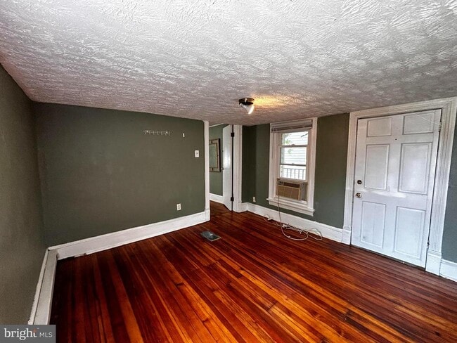 Building Photo - 308 S Raleigh St