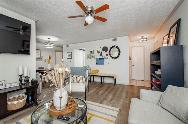 Building Photo - 5157 Roswell Rd NE