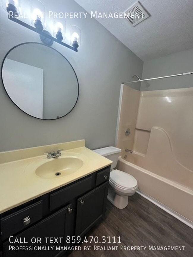 Building Photo - 617 Barefoot Dr