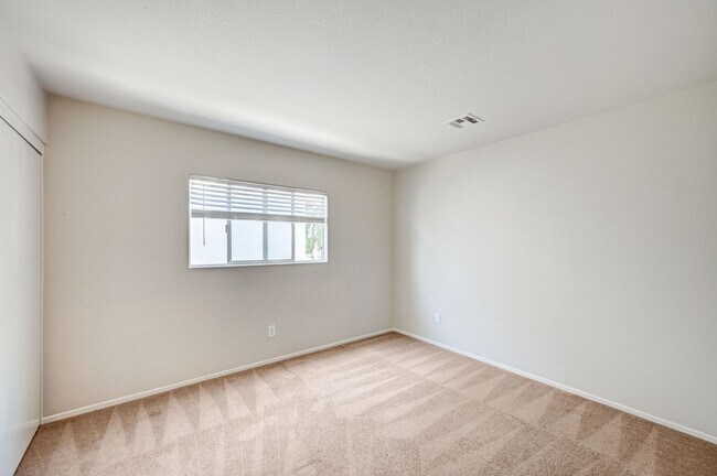 Building Photo - Beautiful 3 Bedroom Home!