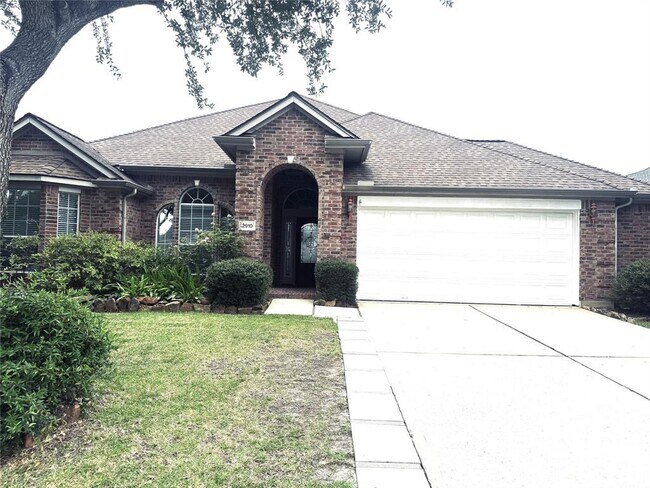 Building Photo - 2910 Sandleigh Dr