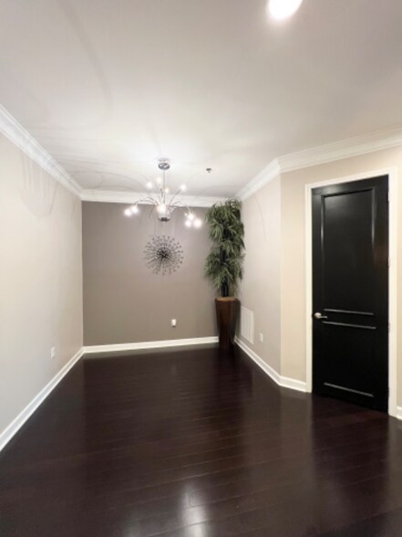 Building Photo - 711 Cosmopolitan Dr NE
