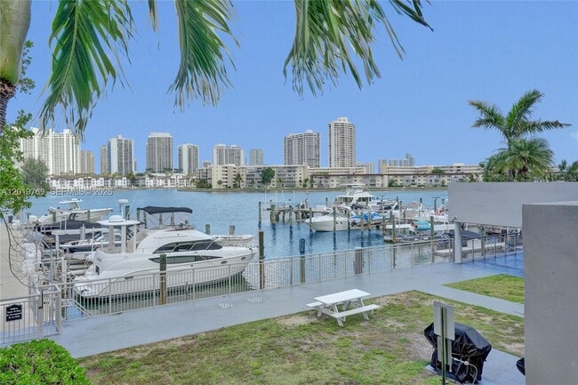 Building Photo - 18021 Biscayne Blvd