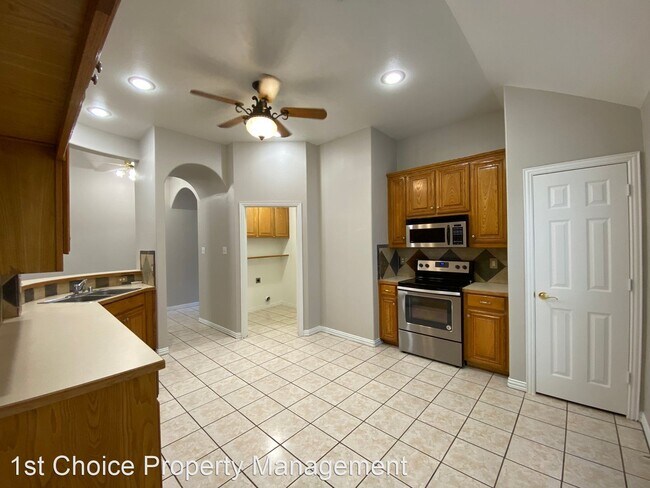 Building Photo - 3 br, 2 bath House - 8621 Lariat Cir