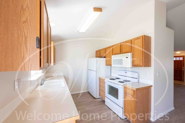 Building Photo - Newer 2 bed/2bath Home in Quiet Neighborhood