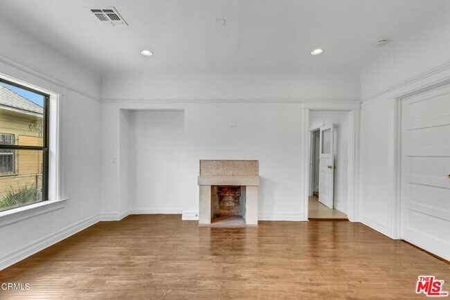 Building Photo - 1492 W 28th St