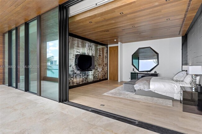 Building Photo - 825 E Dilido Dr