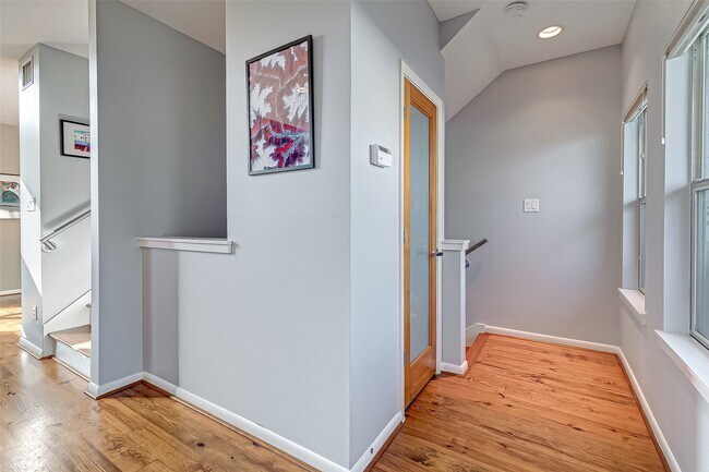 Building Photo - 4308 Lillian St