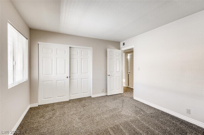 Building Photo - 5224 River Glen Dr