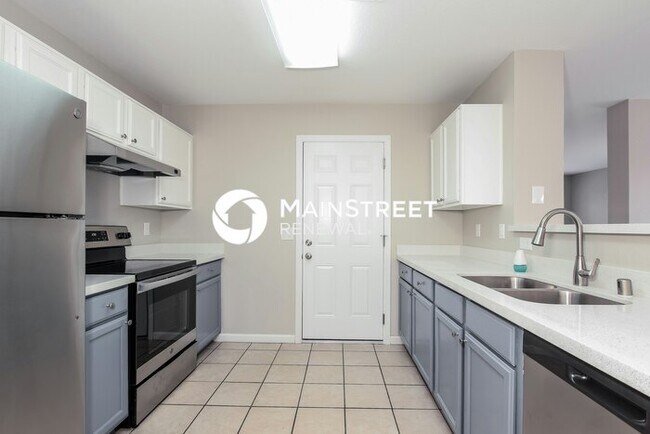 Building Photo - 4 Bedroom Pet-Friendly Home in PHOENIX, AZ with Main Street Renewal