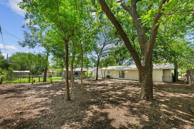 Building Photo - 5302 Robinsdale Ln