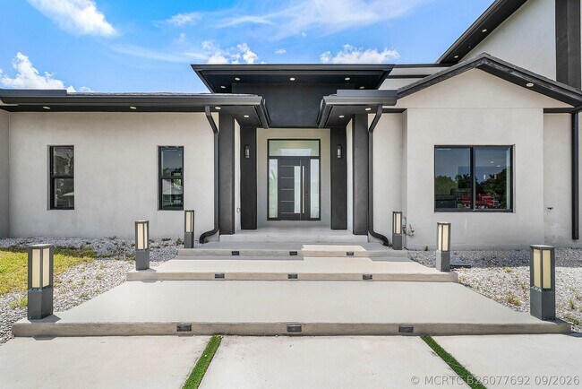 Building Photo - 641 Marshall Rd