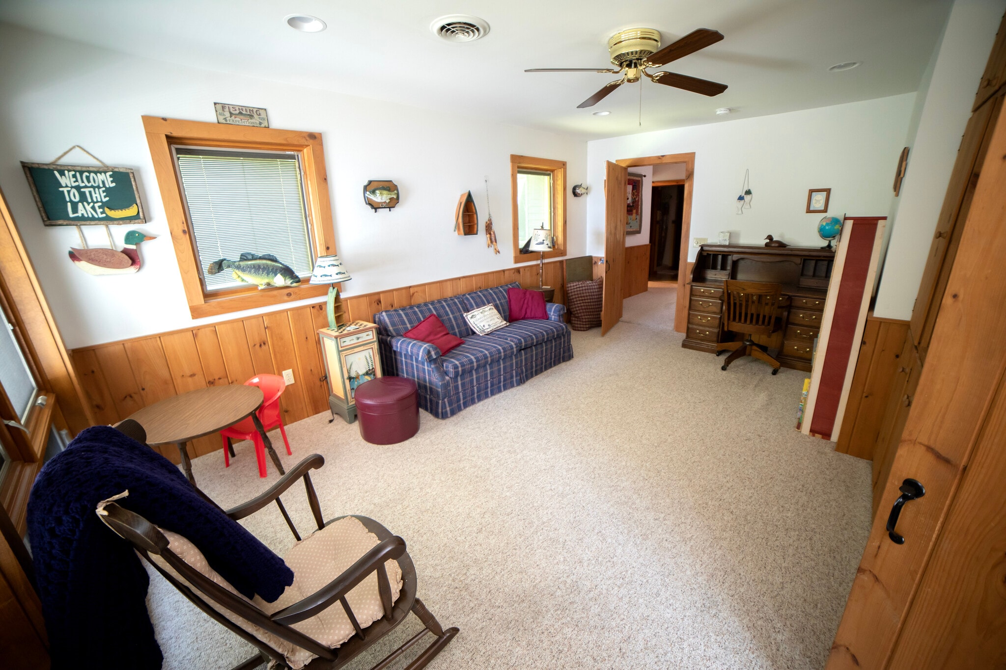 Den with pull out couch - 6 Sandy Cv