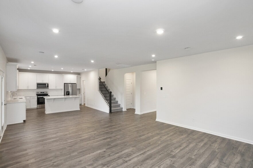 Building Photo - 5370 Bellflower Hls