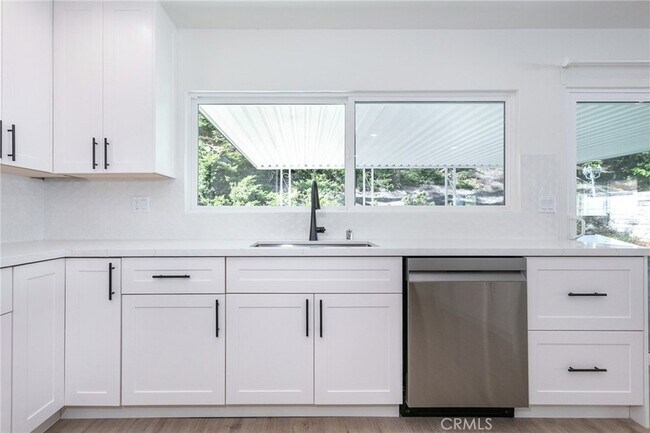 Building Photo - 6419 Valley Cir Terrace