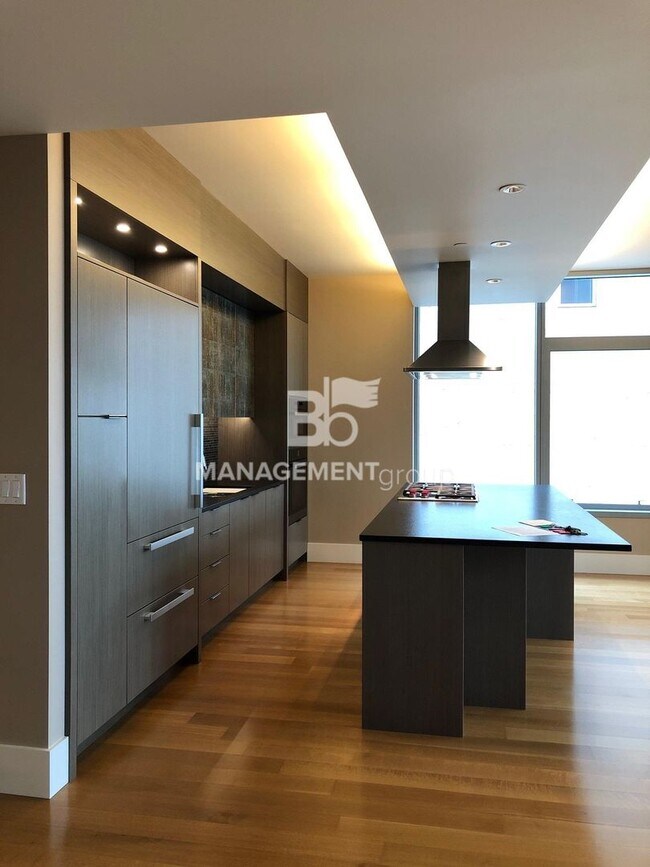 Building Photo - The Metropolitan, Pearl District's only 3b...