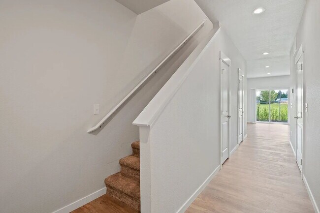 Building Photo - "Spacious 3-Bedroom Duplex Retreat on Park...