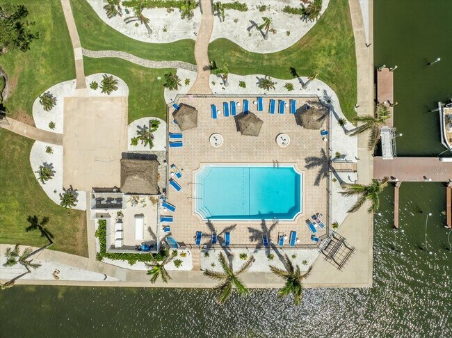 Building Photo - 5200 Brittany Dr S