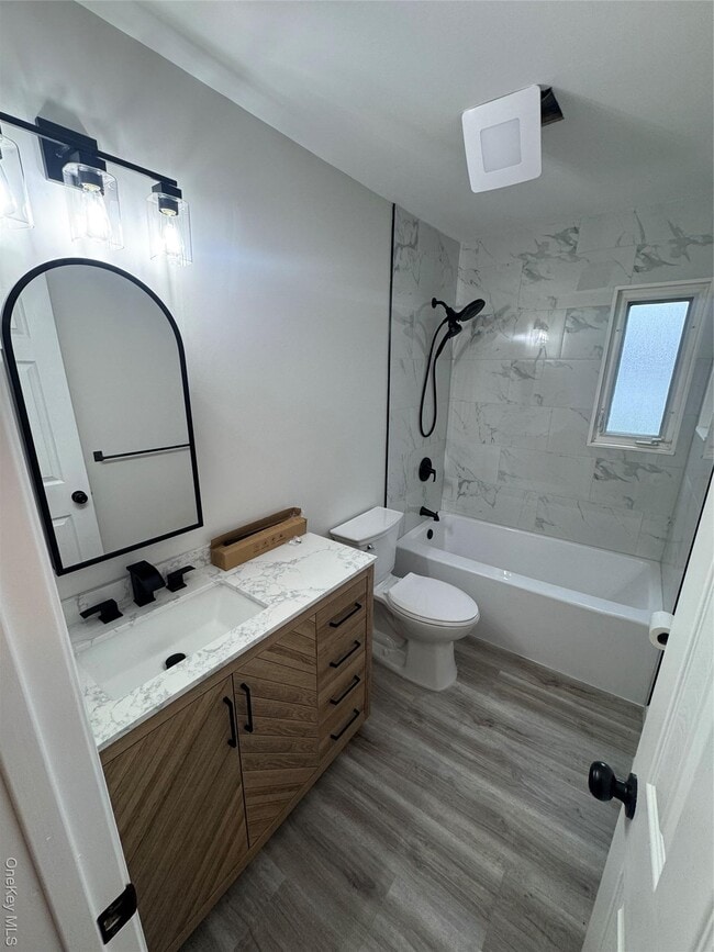 Building Photo - 1 Beachwood Dr