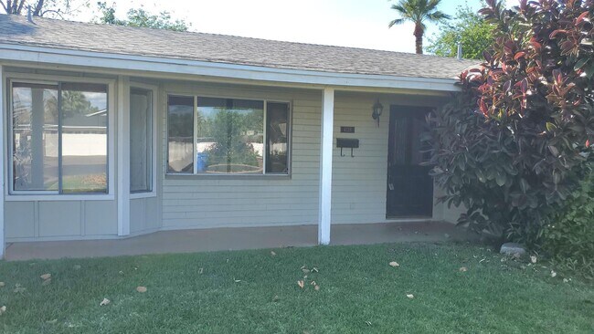 Building Photo - 4128 N 46th Pl