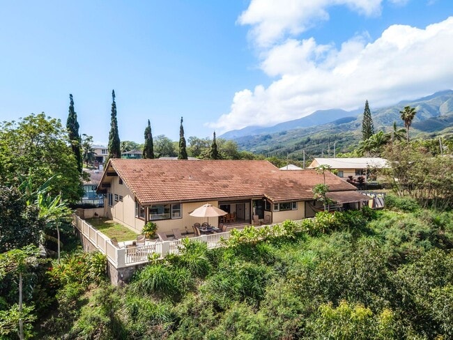 Building Photo - Completely Remodeled 3 Bed/3 Bath with Exp...