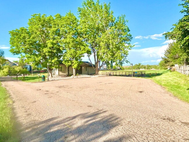 Building Photo - AVAILABLE NOW! Charming Home in the Cottonwood Community!
