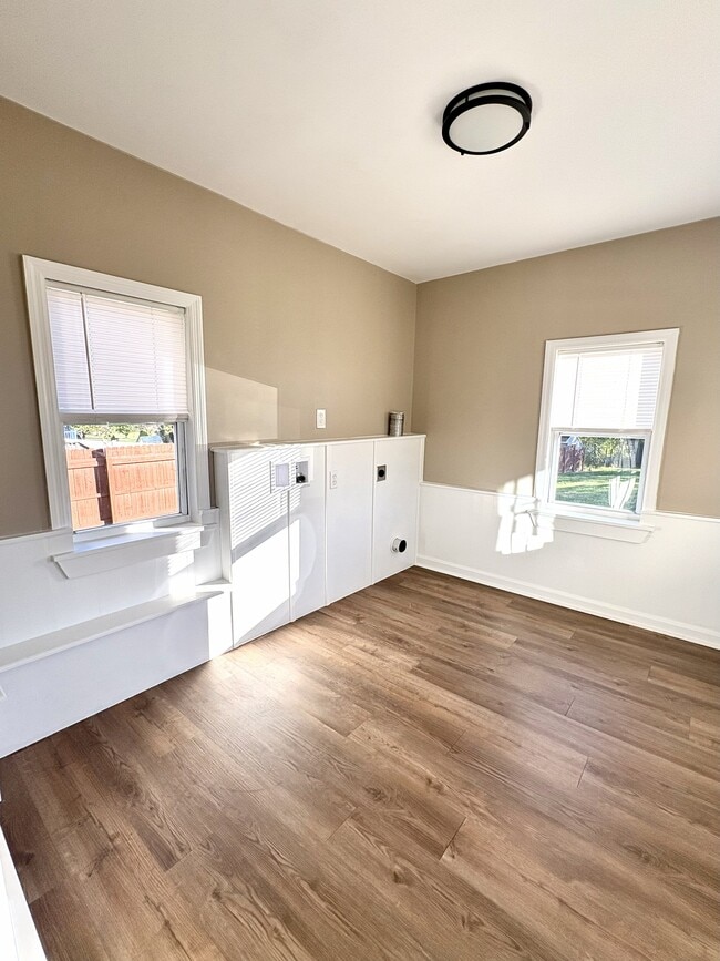 Building Photo - 102 N Baltimore St