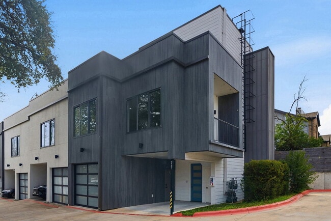 Building Photo - Spacious 3-Bed, 3-Bath Condo with Scenic Views in Vibrant Austin!