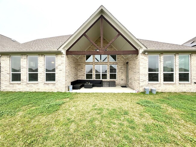 Building Photo - 6610 Lake Oasis Dr