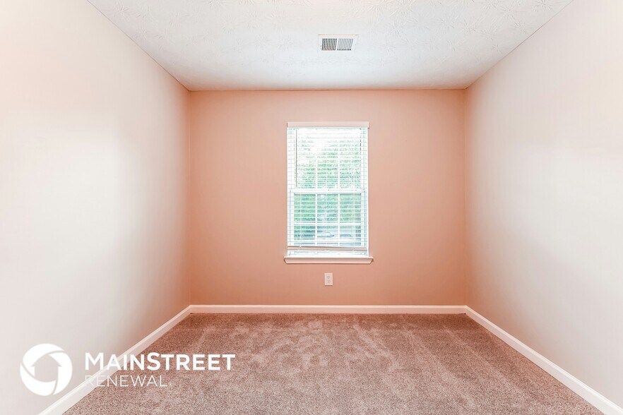 Building Photo - 2520 Lake Royale Dr