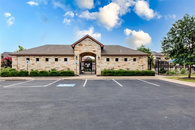 Building Photo - 16113 Hawthorne Heights Trail
