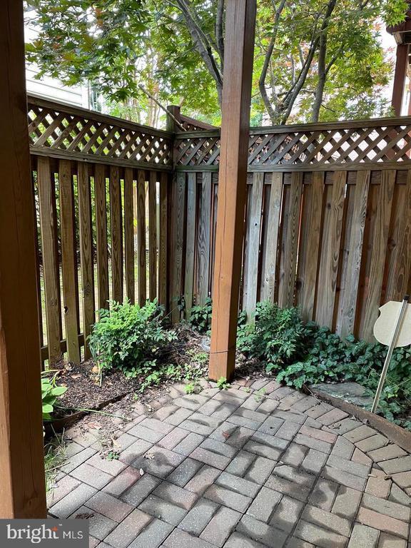 Building Photo - 8077 Sebon Dr