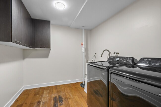Building Photo - 628 Martin Ln