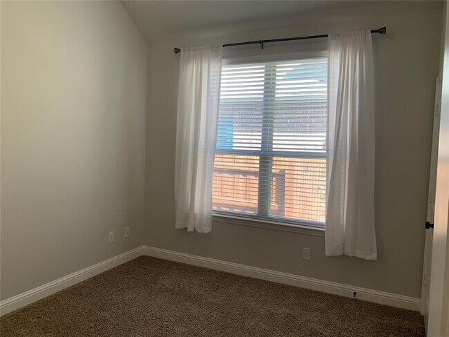 Building Photo - 437 Mistflower Springs Dr