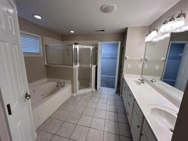 Building Photo - 1390 Island Town Dr