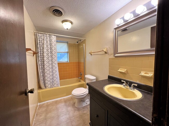 Building Photo - NEW RENTAL RATE...4 BEDROOM HOME IN FARRAGUT!!!