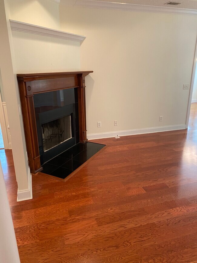 Building Photo - 56 Greyfield Dr