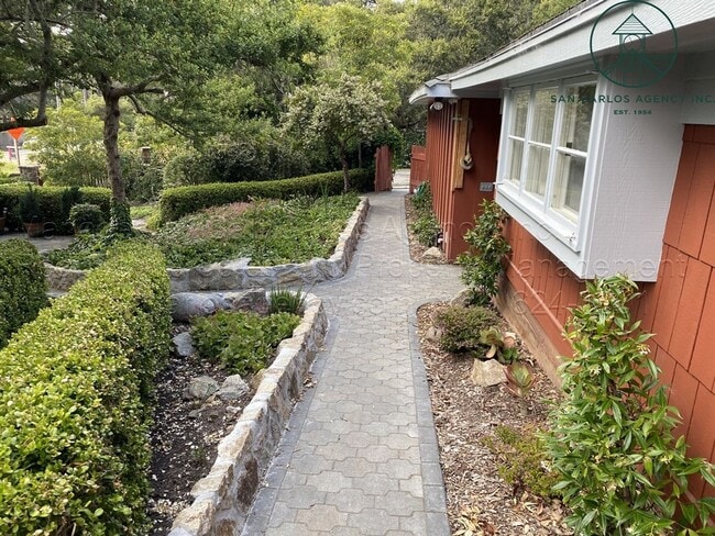 Building Photo - Completely Remodeled One Bedroom Carmel Hi...